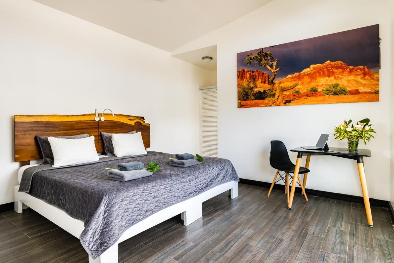 In The Shade Hotel - Coworking - 300Mbit - Adults Only 타마린도 외부 사진